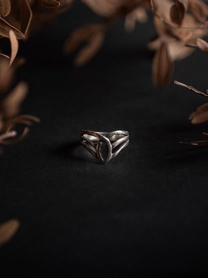 Silver Elven Ring inspired by the Lord of the Rings' Art Nouveau elvish Style